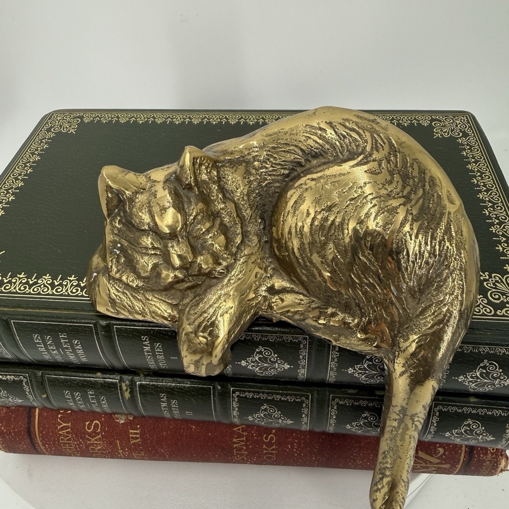 VINTAGE BRASS SLEEPING KITTEN BOOK SITTER DECORATIVE FIGURINE - Picture 3 of 10